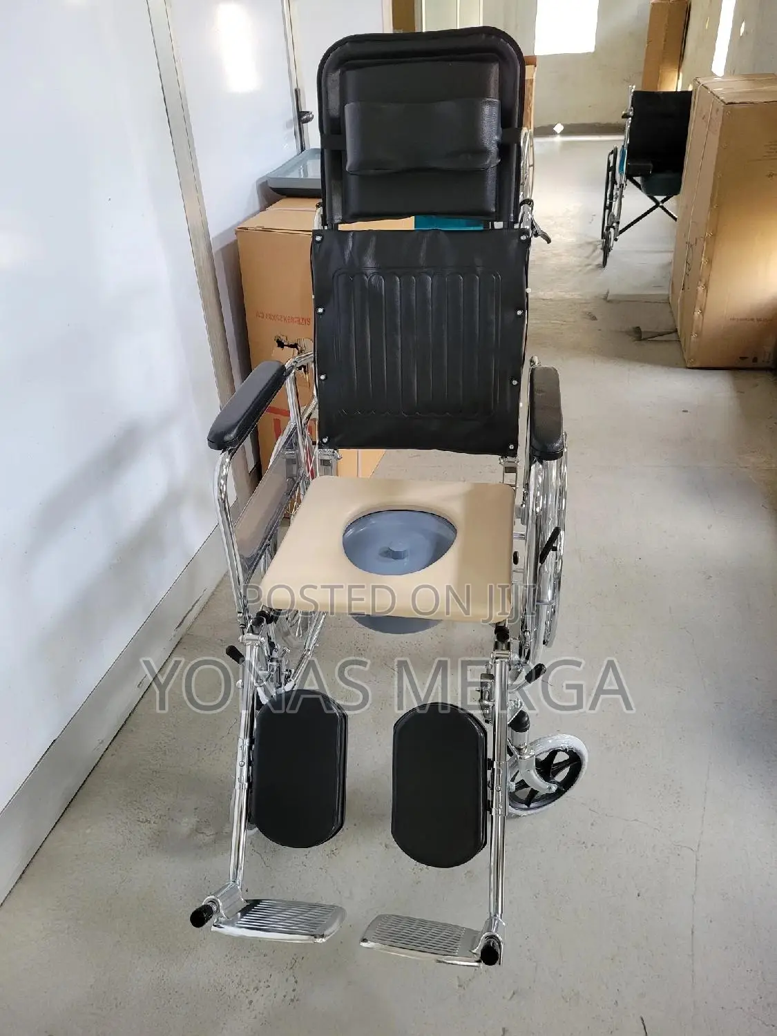 Folding/Toilet/Bath/Comfort/Wheelchair W\Adjusting Legrests