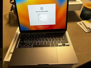 New Laptop Apple MacBook Pro 2022 M2 8GB Apple M2 SSD 256GB