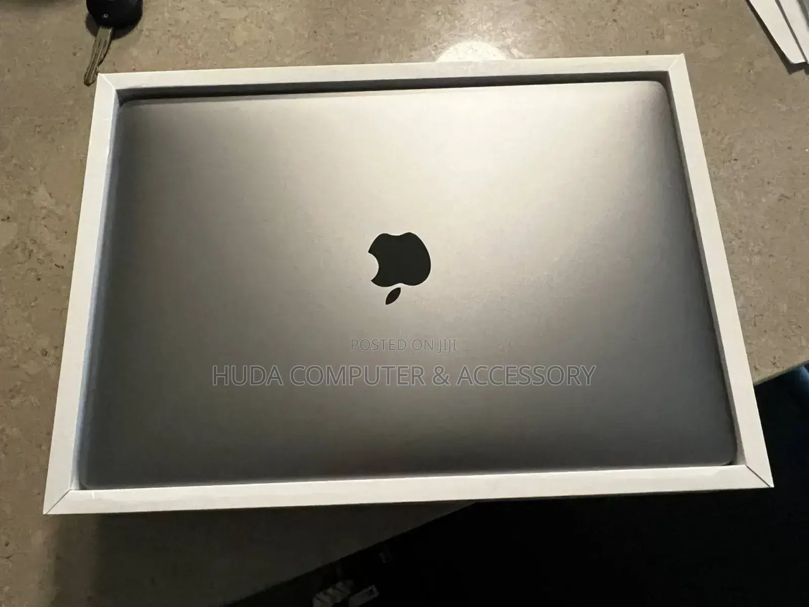 New Laptop Apple MacBook Pro 2022 M2 8GB Apple M2 SSD 256GB