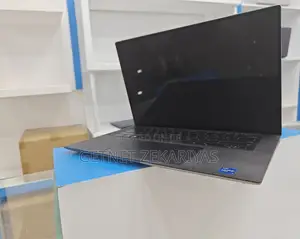 New Laptop Dell Precision 15 3520 32GB Intel Core I7 SSD 512GB