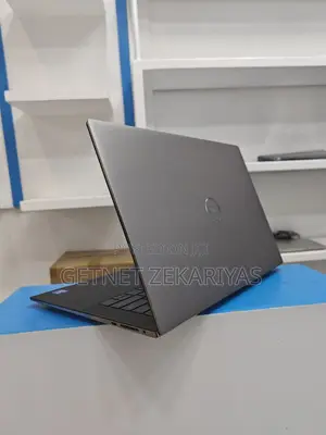 New Laptop Dell Precision 15 3520 32GB Intel Core I7 SSD 512GB