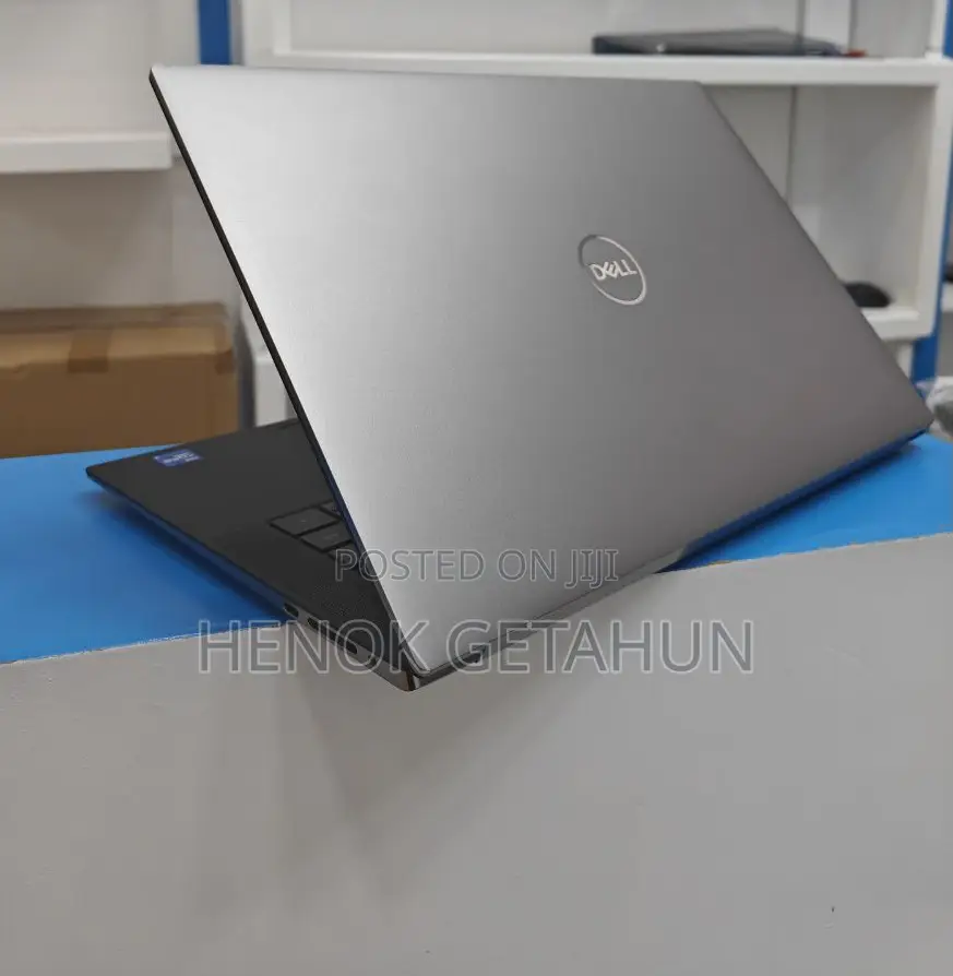 New Laptop Dell Precision 15 3520 32GB Intel Core I7 SSD 512GB