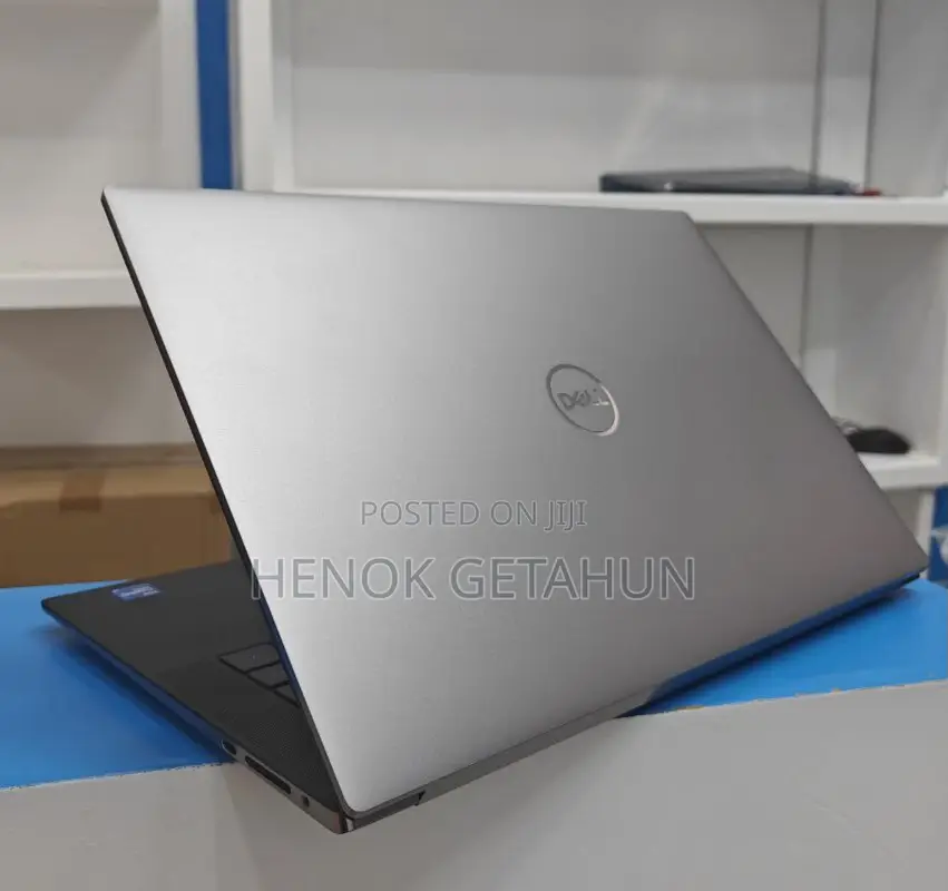 New Laptop Dell Precision 15 3520 32GB Intel Core I7 SSD 512GB