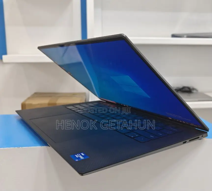 New Laptop Dell Precision 15 3520 32GB Intel Core I7 SSD 512GB