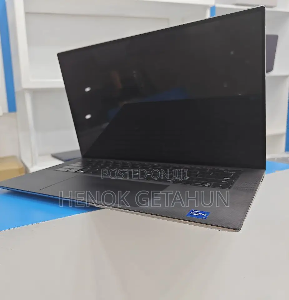 New Laptop Dell Precision 15 3520 32GB Intel Core I7 SSD 512GB