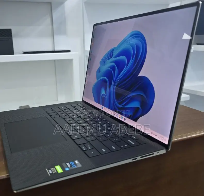 New Laptop Dell XPS 15 16GB Intel Core I7 SSD 512GB