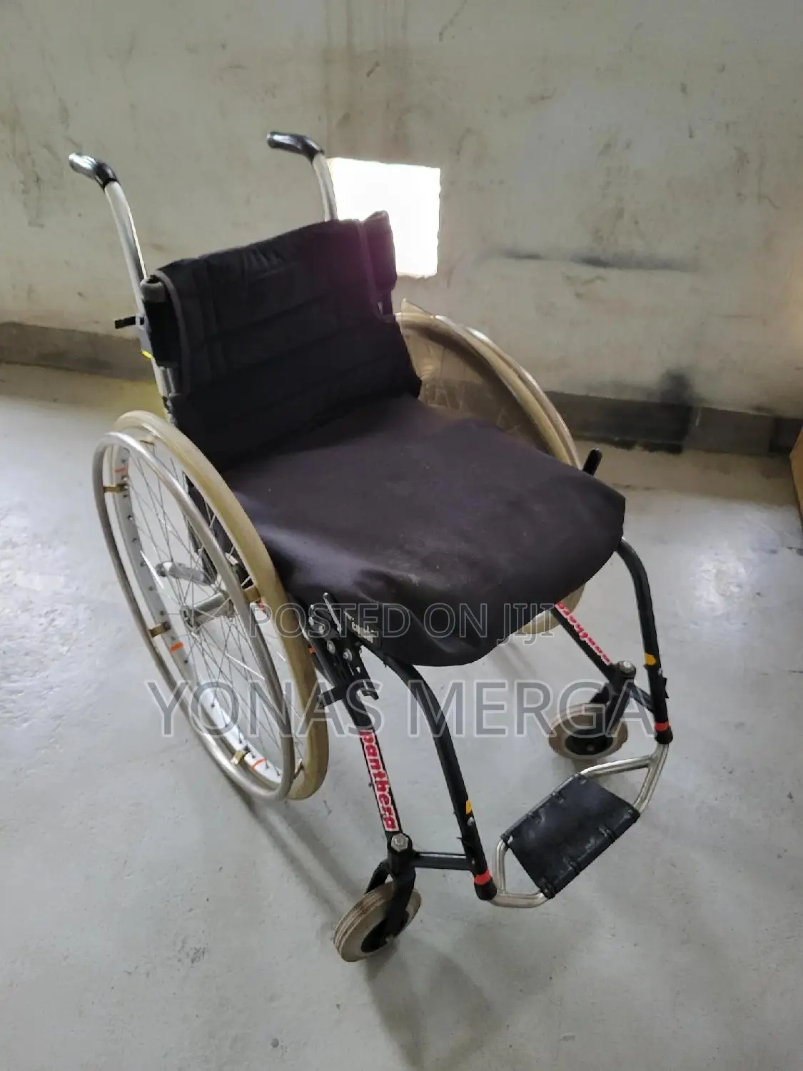 Wheelchair|Used Wheelchair/22”Seat 180kg/Clinical