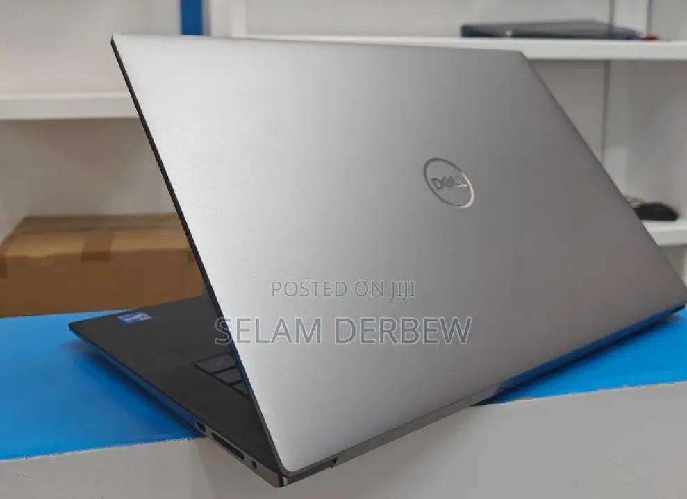 New Laptop Dell Precision 15 3520 32GB Intel Core I7 SSD 512GB