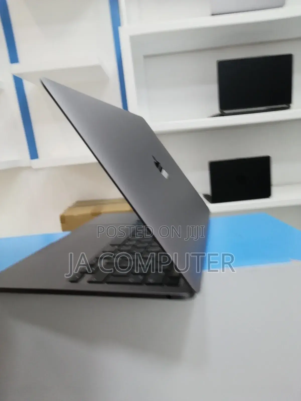 New Laptop Apple MacBook Pro M1 8GB Apple M1 SSD 256GB