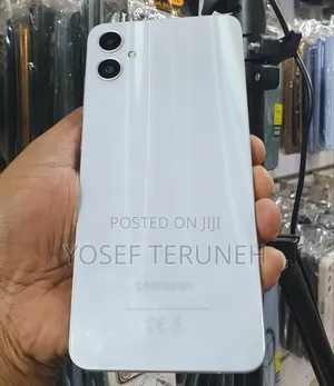 Photo - New Samsung Galaxy A05 64 GB White