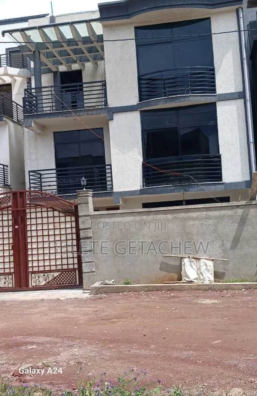 7bdrm House in Ayat Diaspora G+2,, Bole for sale