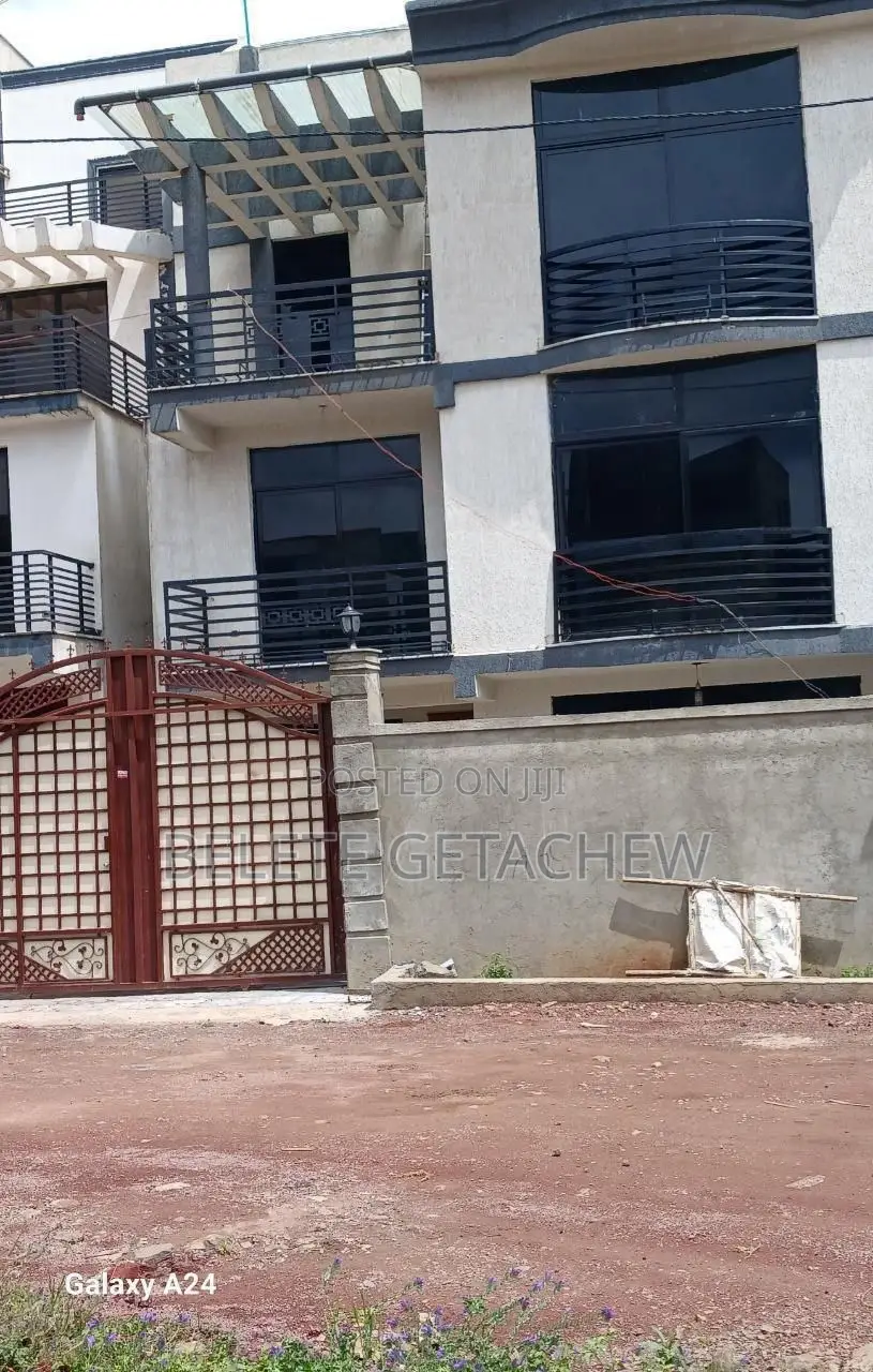 7bdrm House in Ayat Diaspora G+2,, Bole for sale