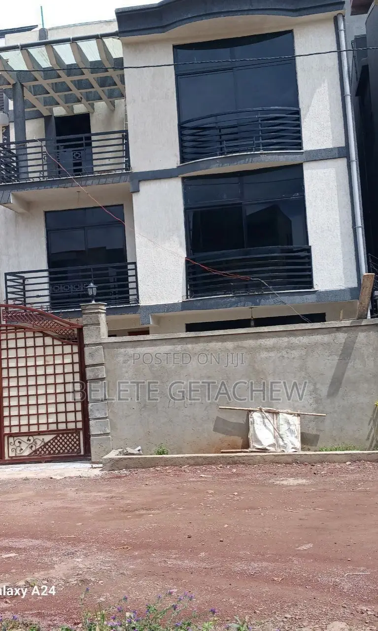 7bdrm House in Ayat Diaspora G+2,, Bole for sale