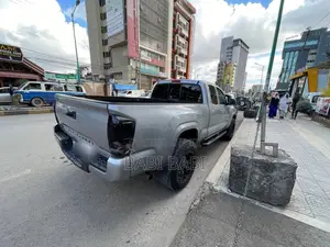 Toyota Tacoma 2017 Silver