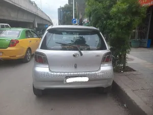 Toyota Vitz 2001 Silver