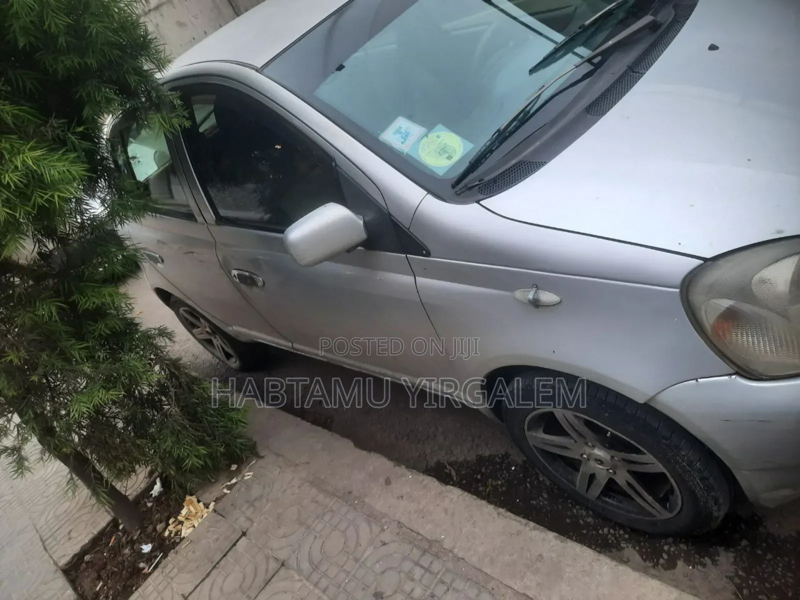 Toyota Vitz 2001 Silver