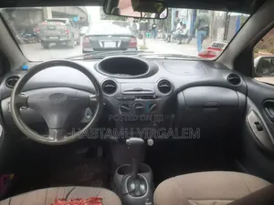 Toyota Vitz 2001 Silver