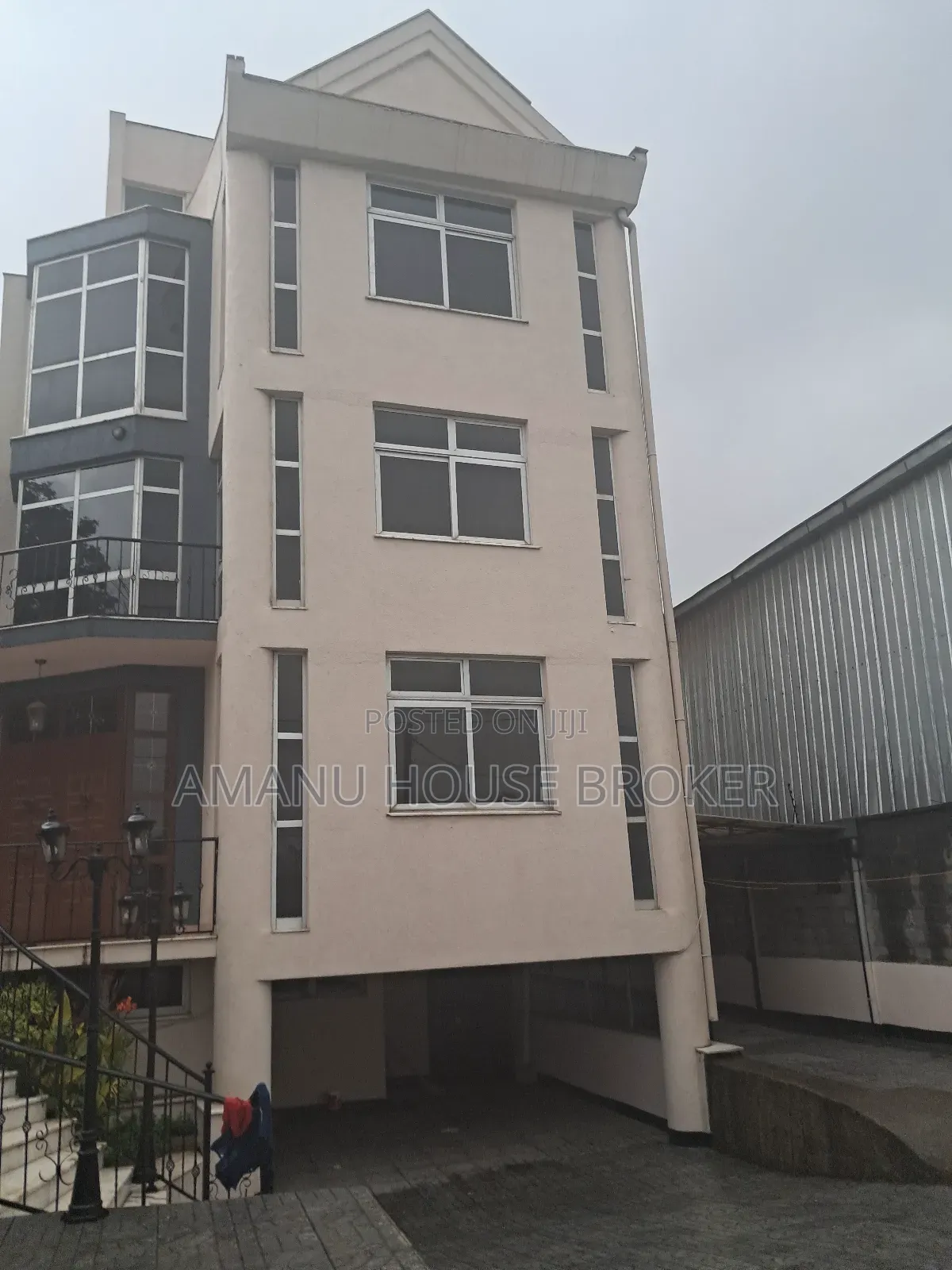 13bdrm House in Addis Abeba, Bole for rent