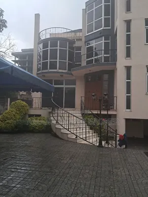 13bdrm House in Addis Abeba, Bole for rent