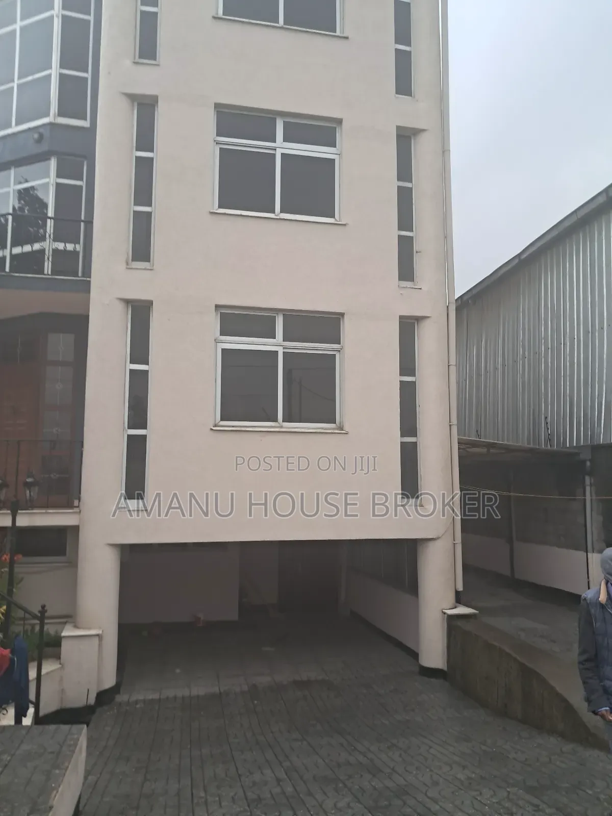 13bdrm House in Addis Abeba, Bole for rent