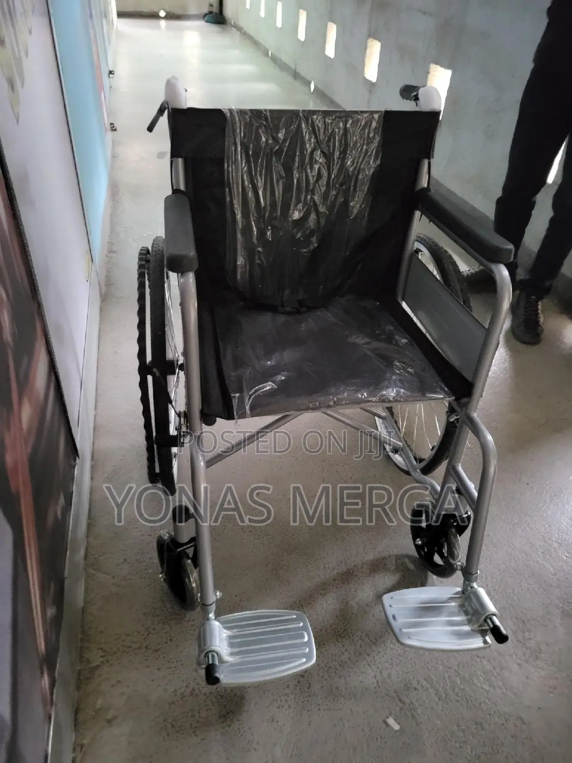 Wheelchair/Easy TO MANEUVER: Easy to Push/Quality_service