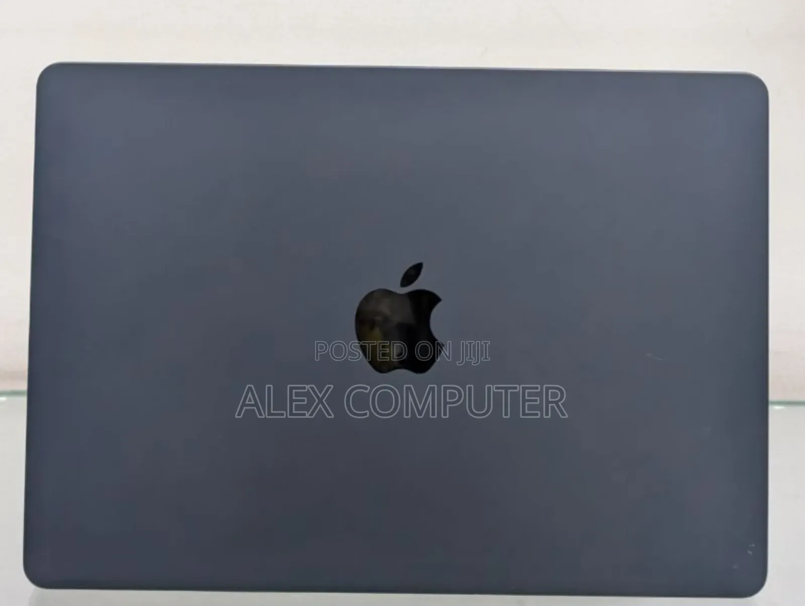 New Laptop Apple MacBook Air 2022 M2 8GB Apple M2 SSD 256GB