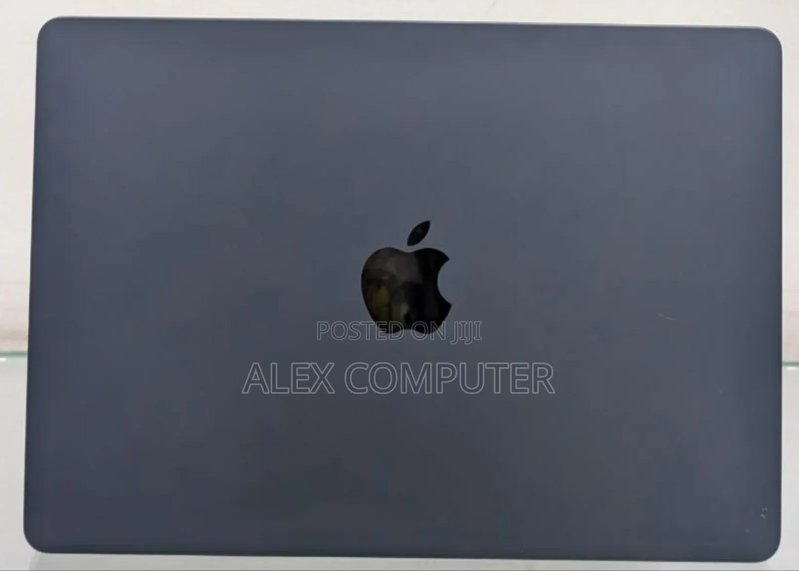 New Laptop Apple MacBook Air 2022 M2 8GB Apple M2 SSD 256GB