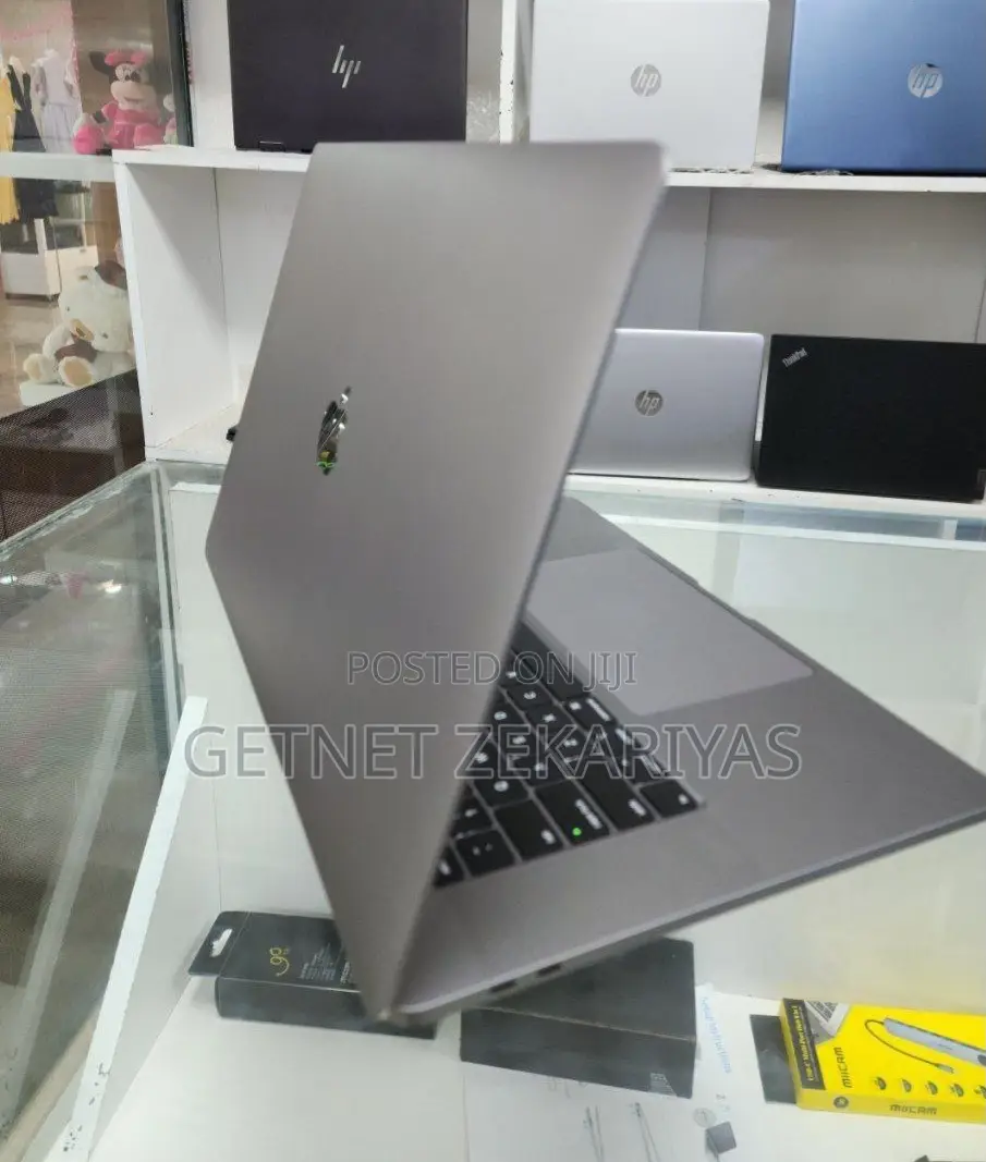 New Laptop Apple MacBook Pro 2019 32GB Intel Core I9 SSD 512GB