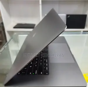 New Laptop Apple MacBook Pro 2019 32GB Intel Core I9 SSD 512GB