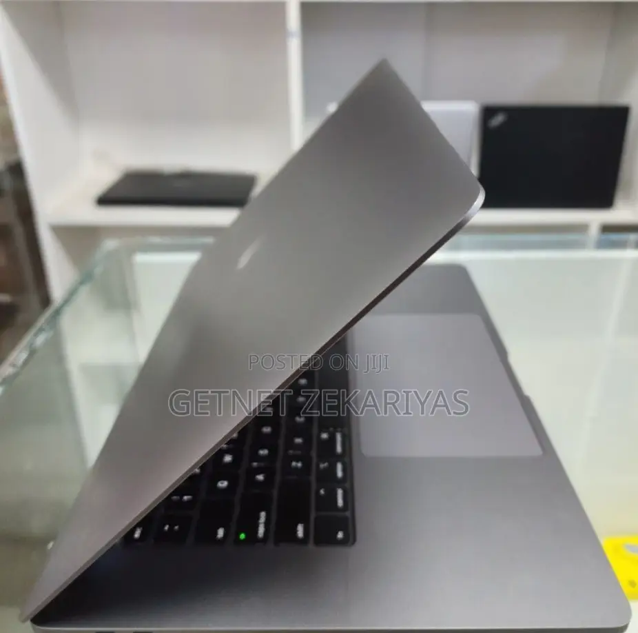 New Laptop Apple MacBook Pro 2019 32GB Intel Core I9 SSD 512GB