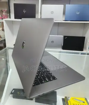 New Laptop Apple MacBook Pro 2019 32GB Intel Core I9 SSD 512GB