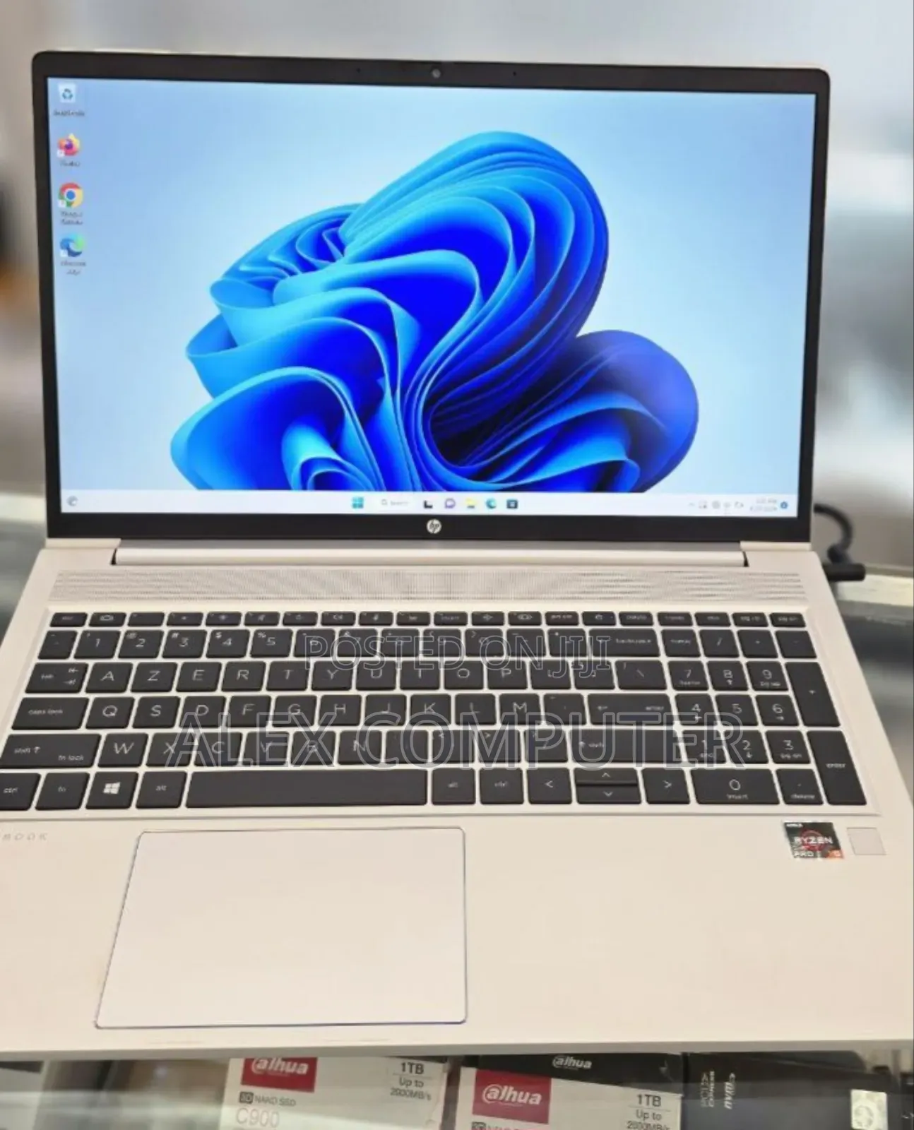 New Laptop HP ProBook 440 8GB AMD Ryzen 5 SSD 256GB