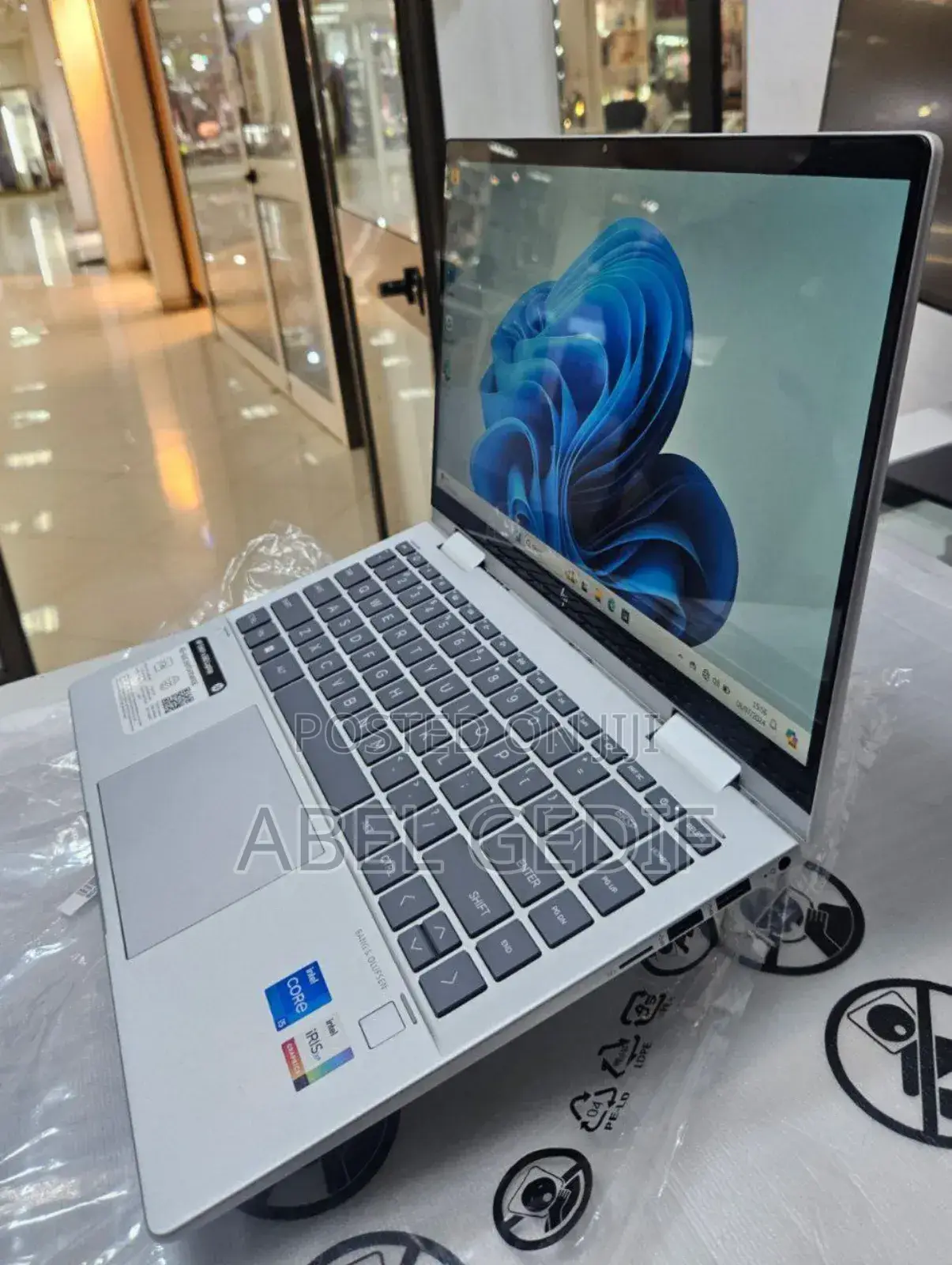 New Laptop HP Envy X360 8GB Intel Core I5 SSD 512GB