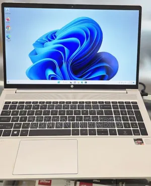New Laptop HP 8GB AMD Ryzen 5 SSD 256GB