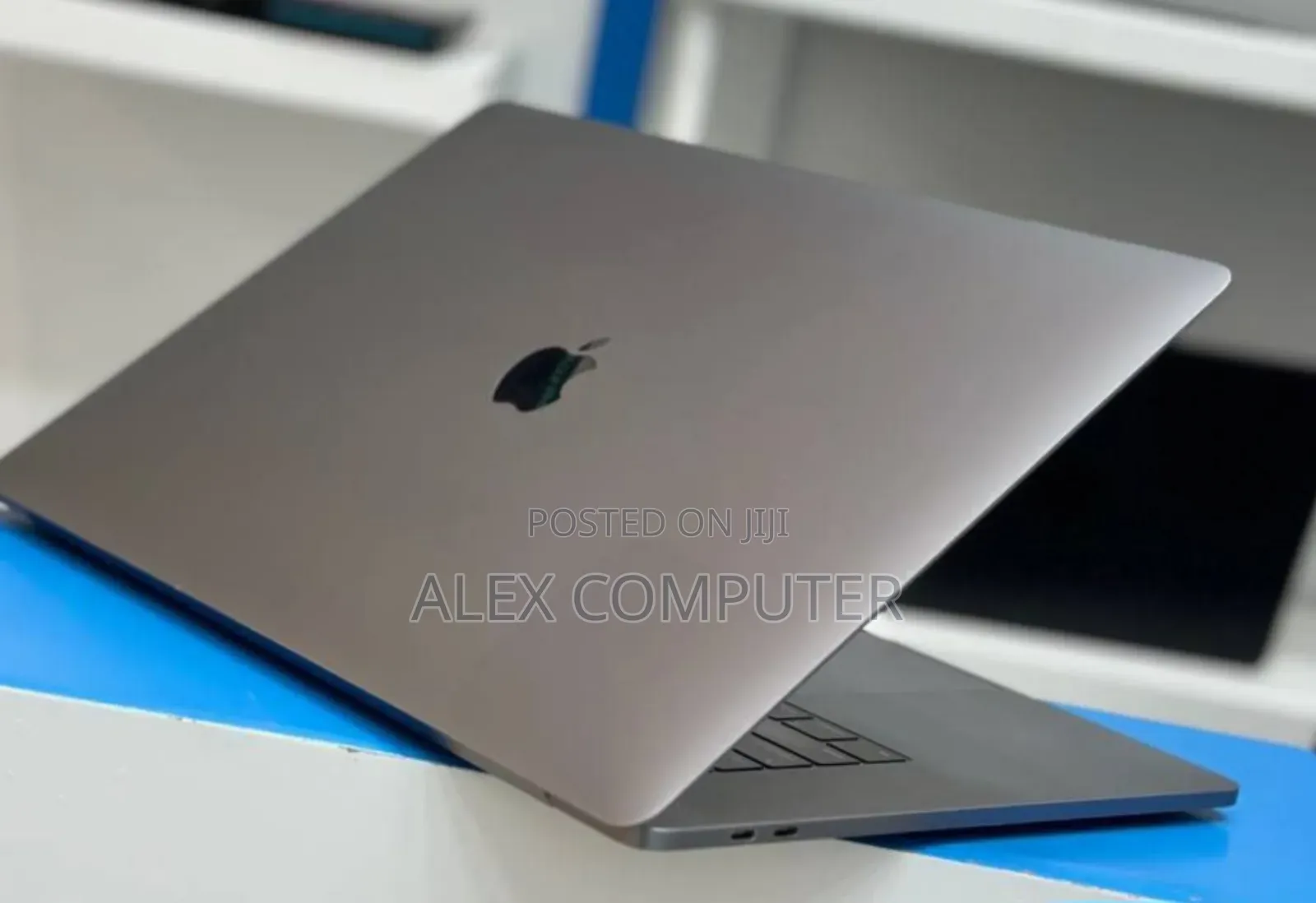 New Laptop Apple MacBook Pro 2017 16GB Intel Core I7 SSD 512GB