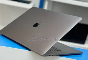 Photo - New Laptop Apple MacBook Pro 2017 16GB Intel Core I7 SSD 512GB