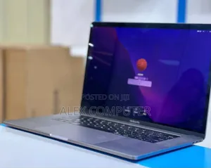 New Laptop Apple MacBook Pro 2017 16GB Intel Core I7 SSD 512GB