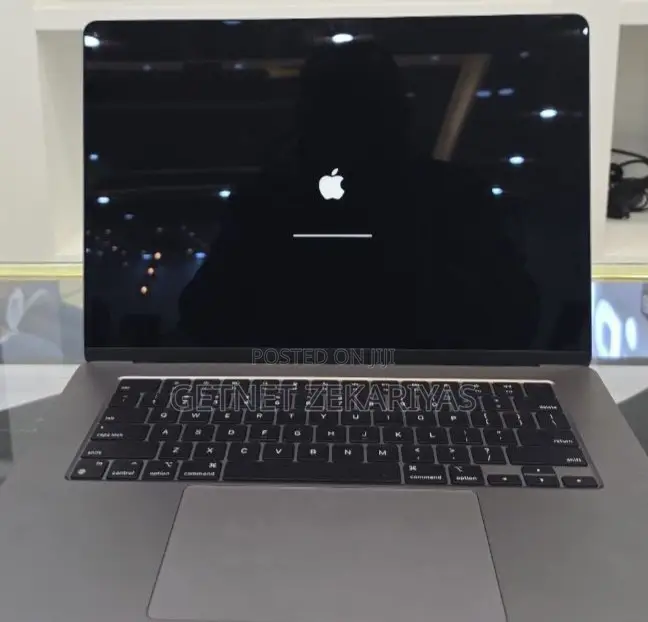 New Laptop Apple MacBook Air 2022 M2 8GB Apple M2 SSD 256GB