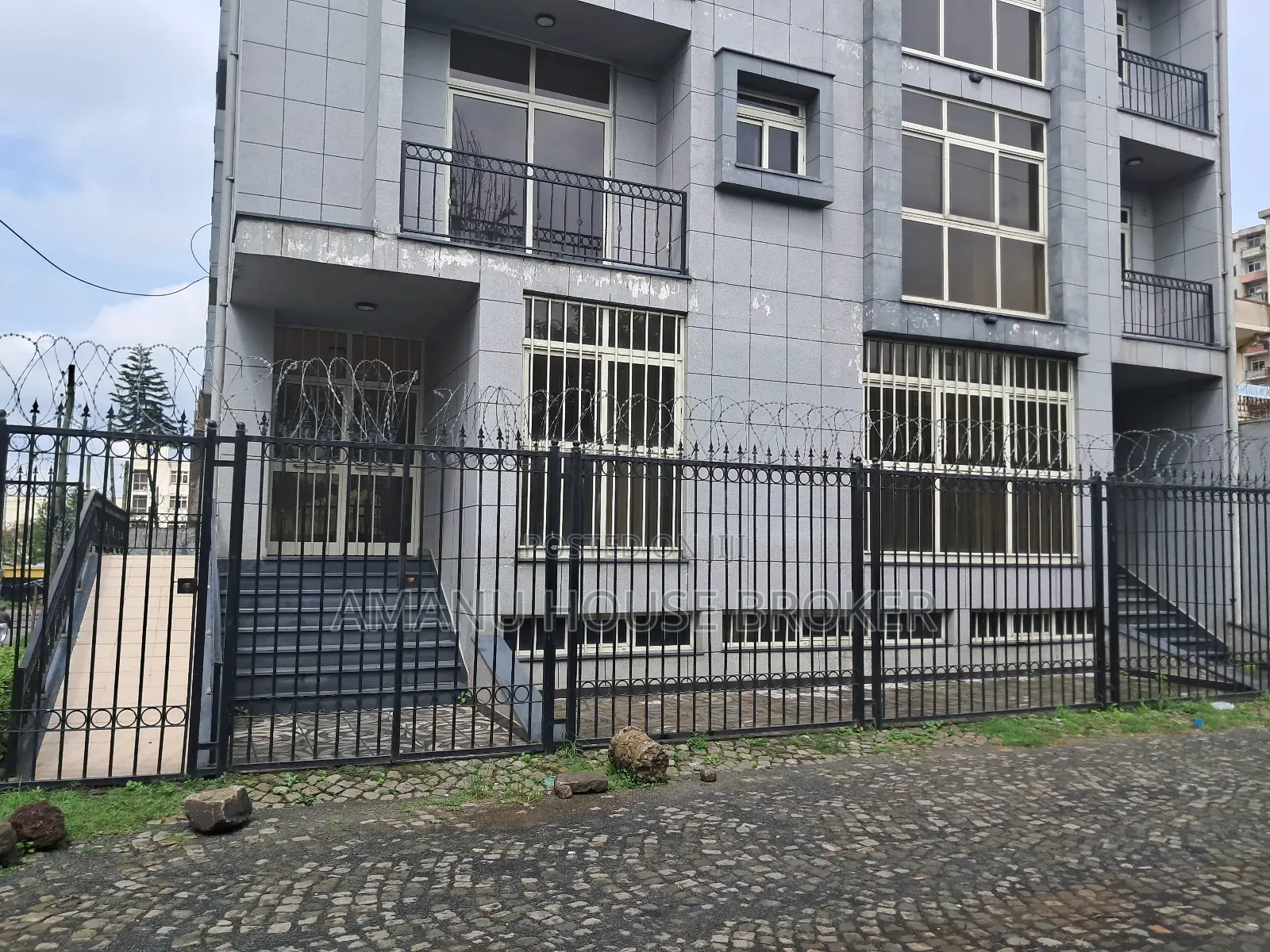 Urgent Rent G+3 With Basement for Office and Residence