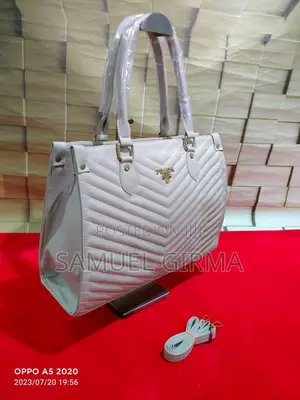 Photo -  Europe Standard 
Classy Handbags