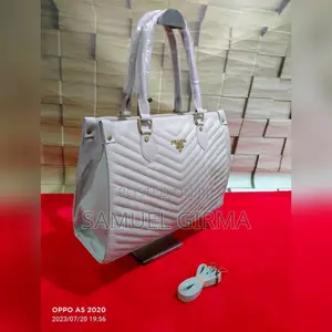  Europe Standard 
Classy Handbags