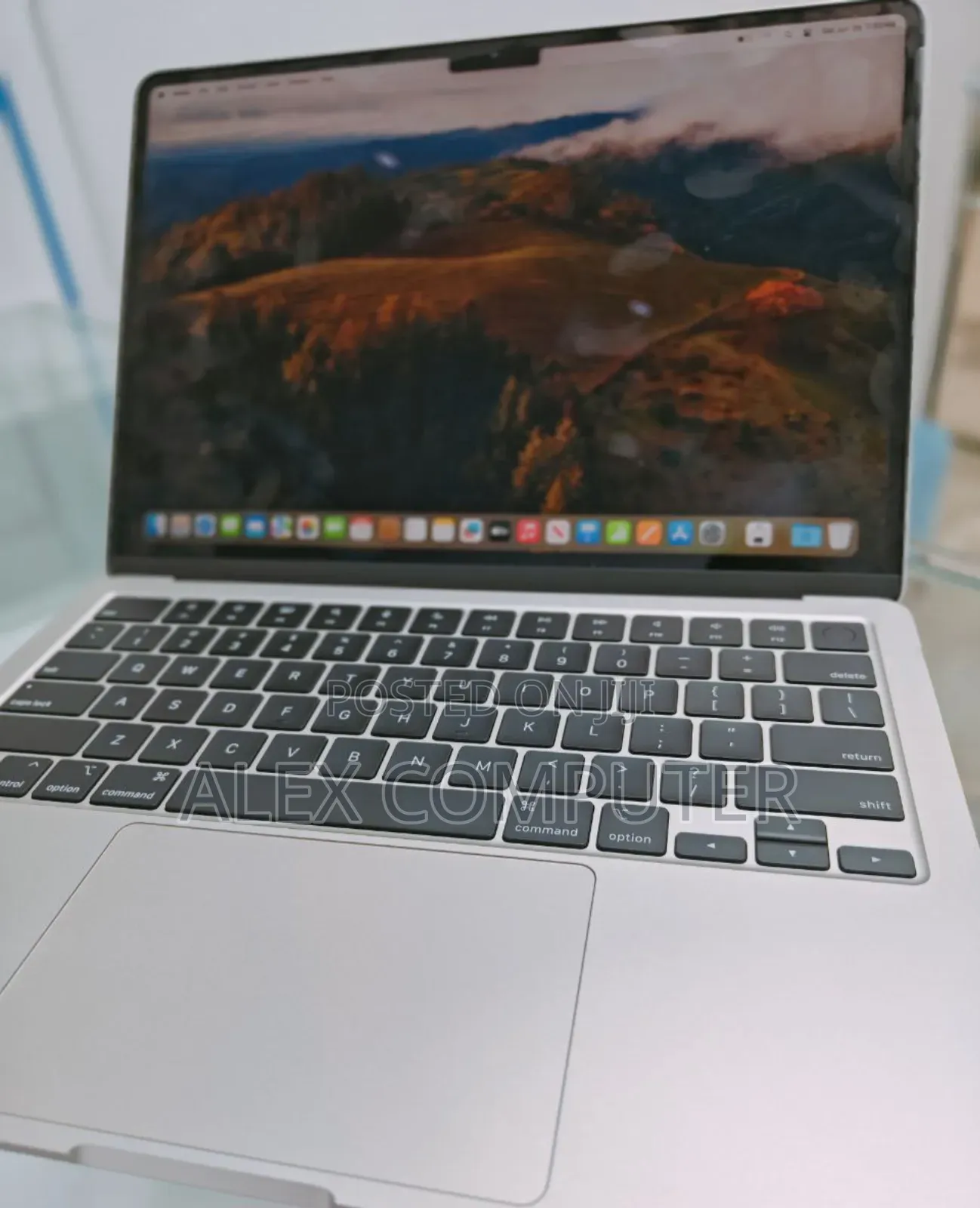 New Laptop Apple MacBook Air 2024 M3 13-Inch 8GB Apple M3 SSD 256GB