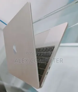 New Laptop Apple MacBook Air 2024 M3 13-Inch 8GB Apple M3 SSD 256GB