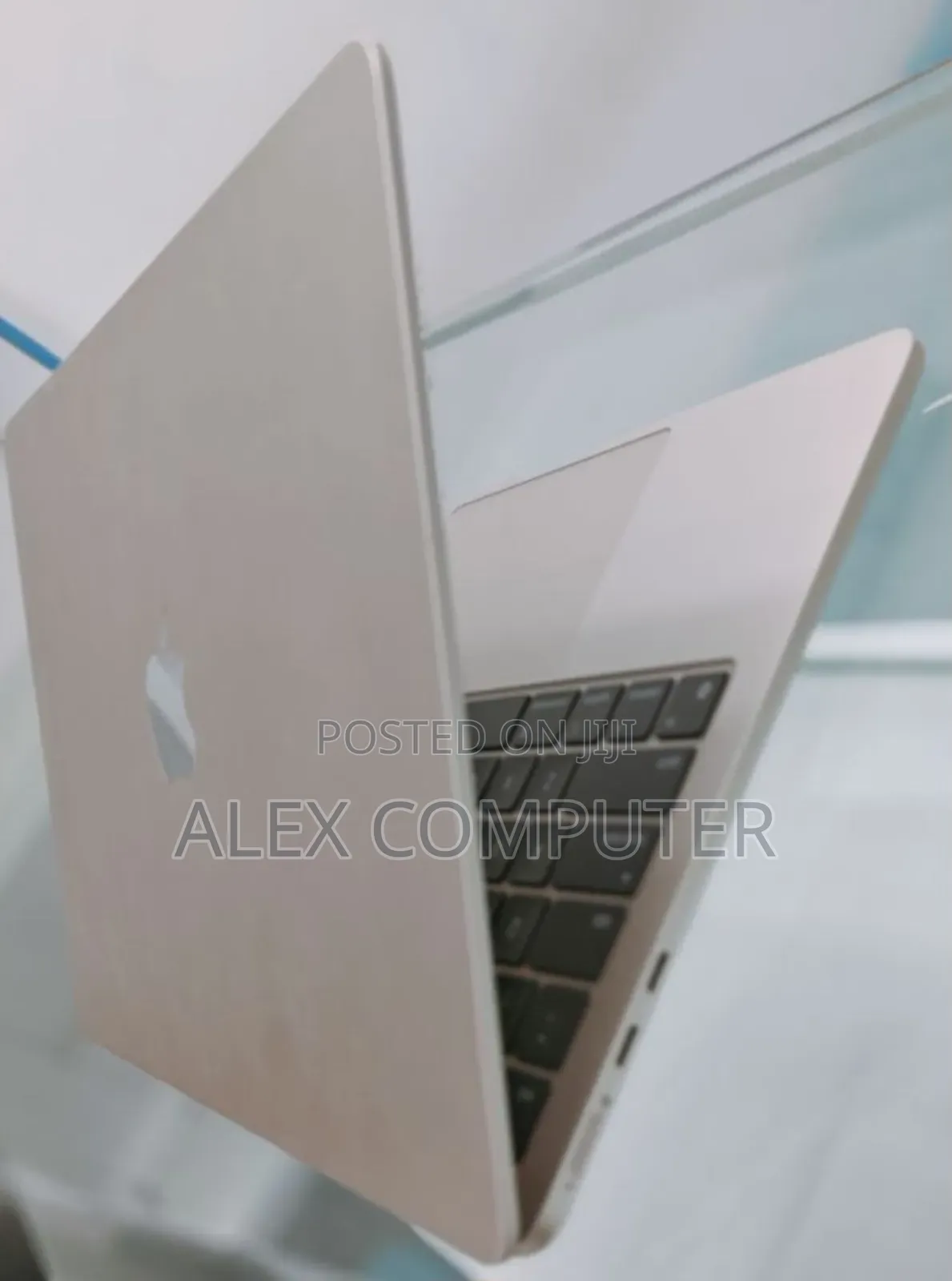 New Laptop Apple MacBook Air 2024 M3 13-Inch 8GB Apple M3 SSD 256GB