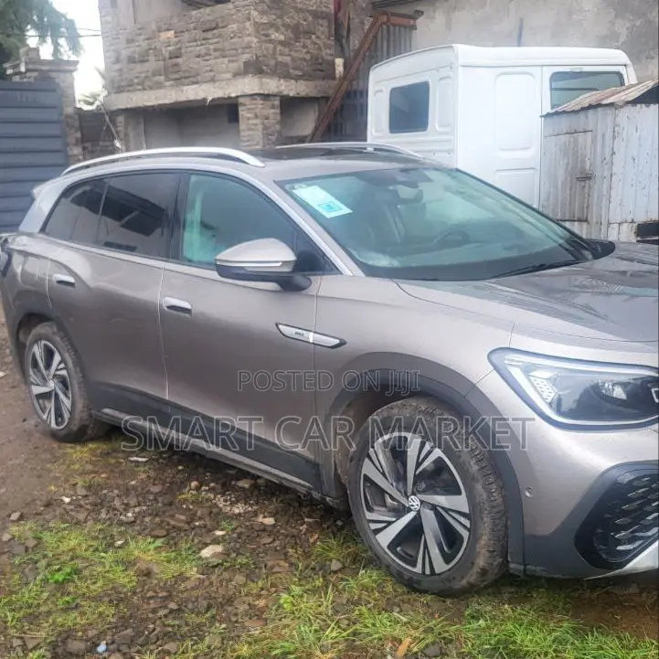 Volkswagen ID.6 2022 Gold