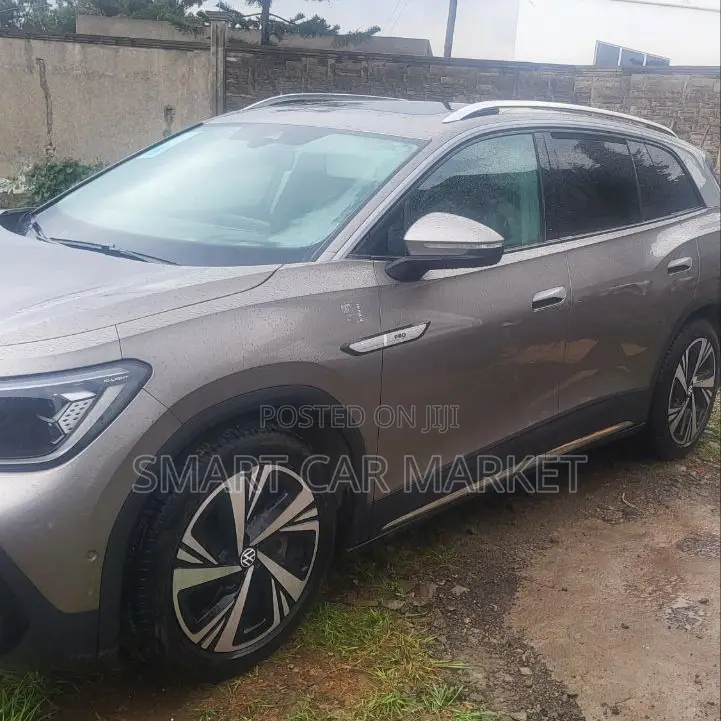 Volkswagen ID.6 2022 Gold