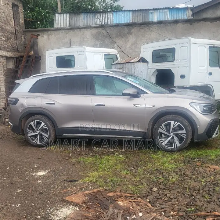 Volkswagen ID.6 2022 Gold