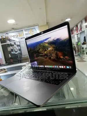 New Laptop Apple MacBook Pro 2019 16GB Intel Core i7 SSD 512GB