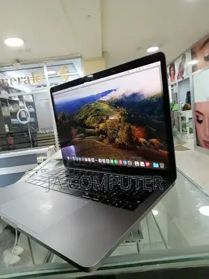 New Laptop Apple MacBook Pro 2019 16GB Intel Core i7 SSD 512GB