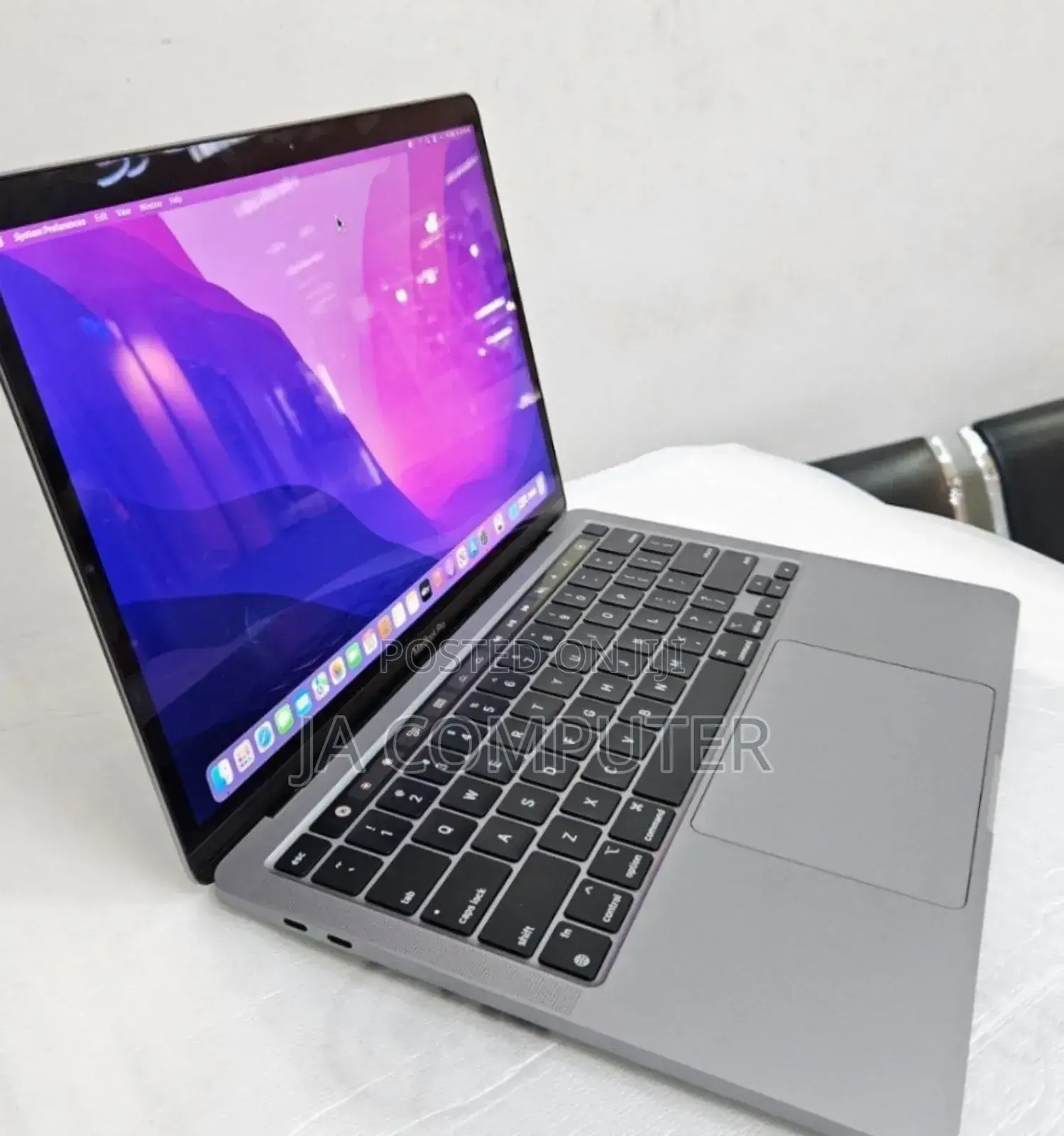 New Laptop Apple MacBook Pro 2020 M1 8GB Apple M1 SSD 512GB